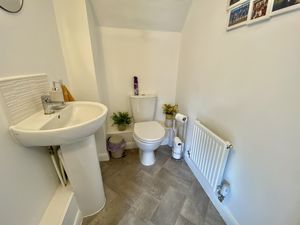 Guest WC- click for photo gallery